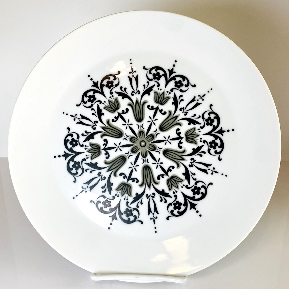 Vintage plate perfect for a MidCentury galley wall.
